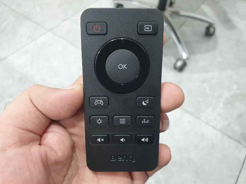 BenQ-EW2880U-Review-remote-controller